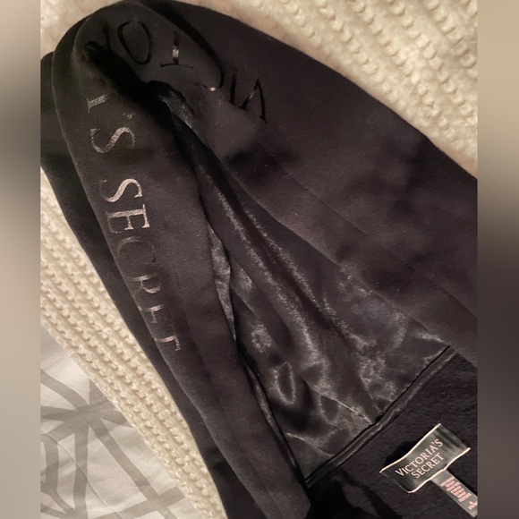 Victoria's Secret Black Cropped Oversized Fleece Logo Hoodie Size Medium - Picture 5 of 8